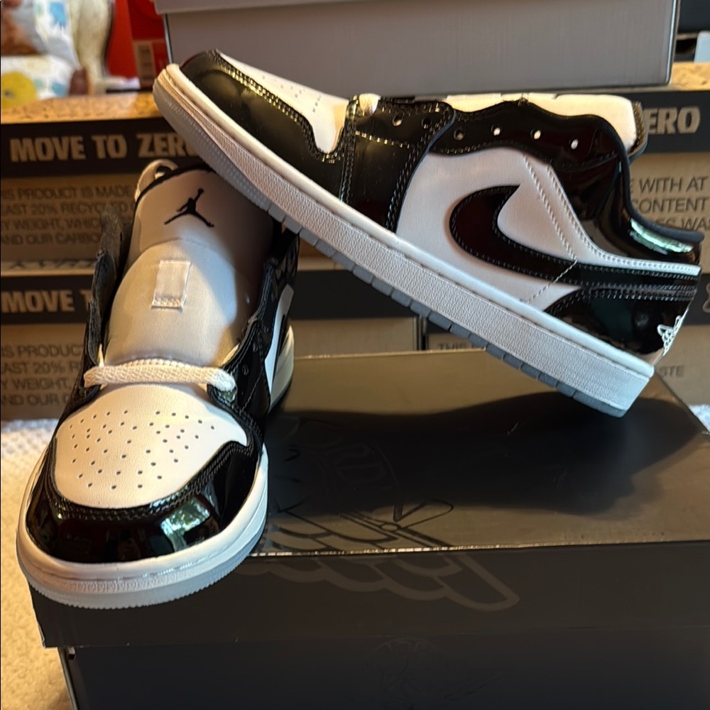 Air Jordan 1 Low SE Concord Athletic Shoes - Black and White